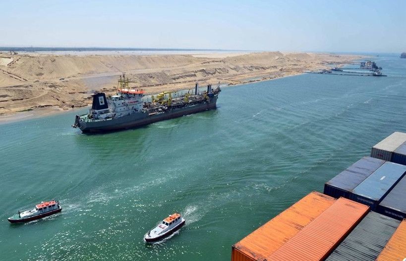 又一艘集装箱货轮在苏伊士运河搁浅，海运更堵了？