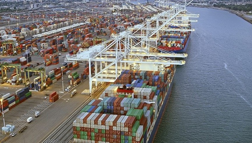 8万集装箱积压美国港口 货物或延至春节才能上架